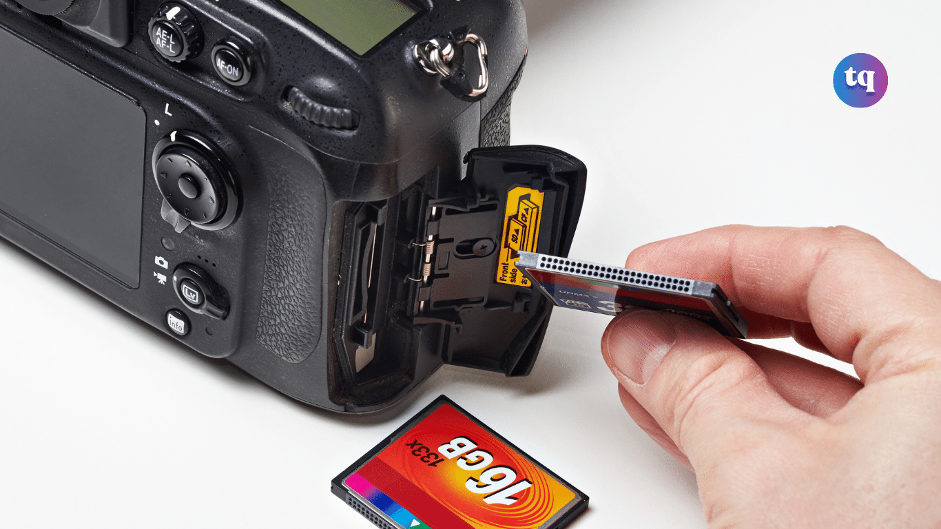 Detachable camera flash